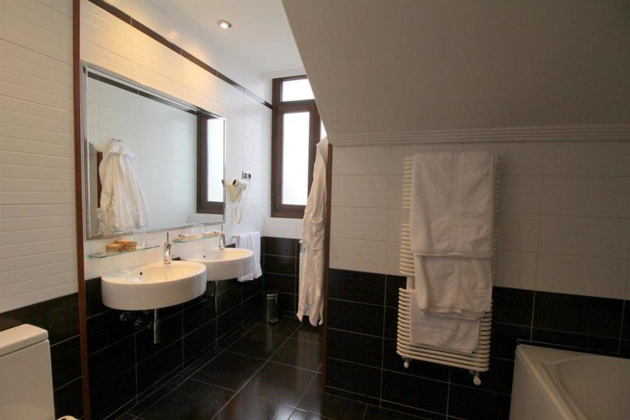 Hospedium Hotel La Casona Del Conde 노레나 외부 사진