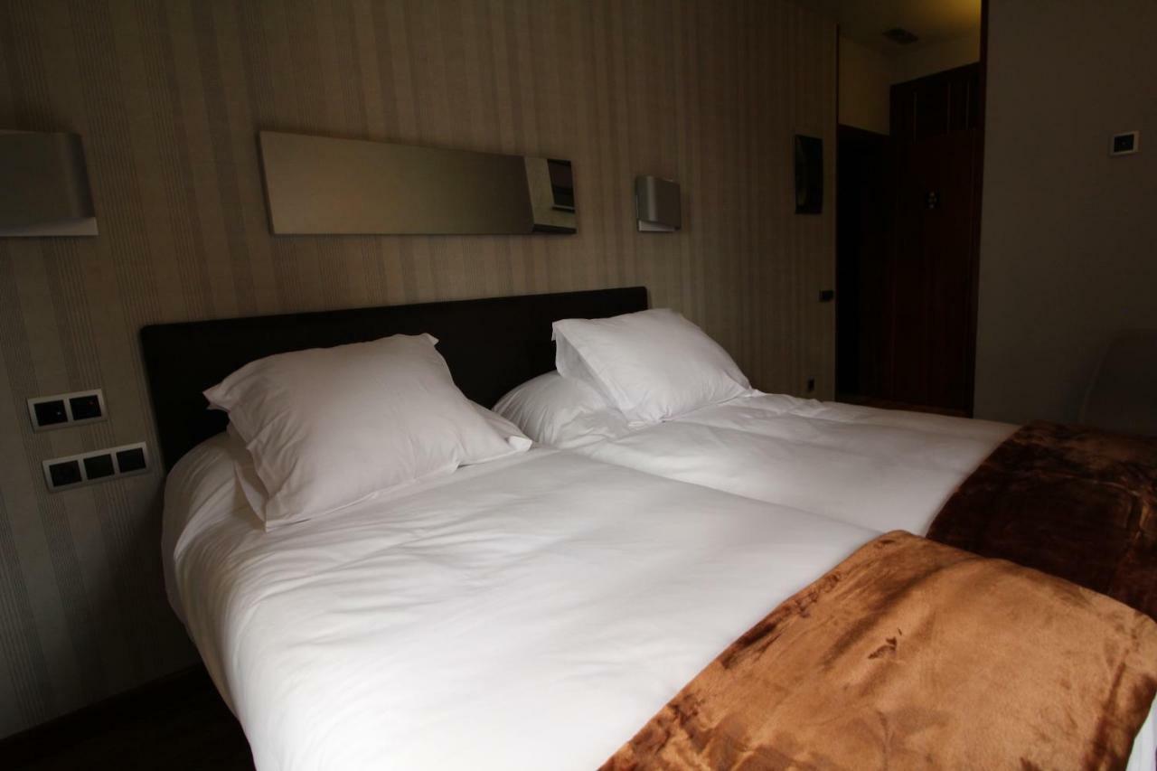 Hospedium Hotel La Casona Del Conde 노레나 외부 사진