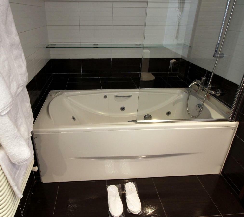 Hospedium Hotel La Casona Del Conde 노레나 외부 사진